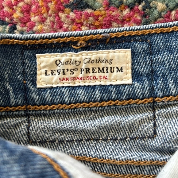 Levi’s | Women’s medium blue Premium Wedgie buttonfly jean front/back pockets 26 - Picture 10 of 16